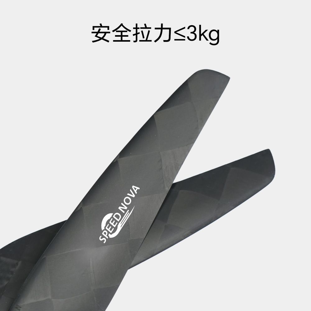 睿翼16×6碳纤维一体桨（正反桨）桨叶纹理与桨毂安装孔特写