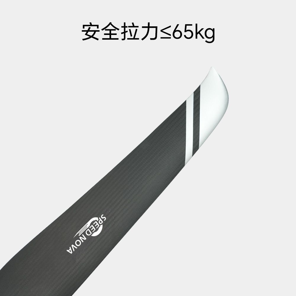 睿翼 47.5×18 碳纤维一体桨（正反桨）桨叶纹理与桨毂安装孔特写