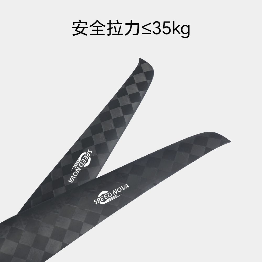 睿翼 40×13 碳纤维一体桨（正反桨）桨叶纹理与桨毂安装孔特写